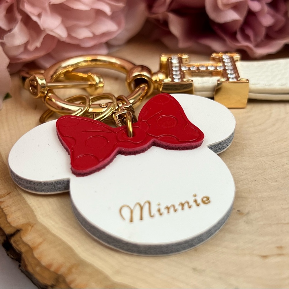Gorgeous White Leather Minnie Mouse with Wrist Strap Key Fob Keychain - Picture 7 of 16